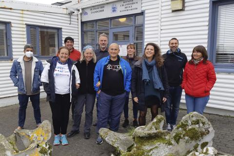 Þátttakendur í svampdýragreiningum í Þekkingarsetrinu í Sandgerði dagana 8.–19. september 2022